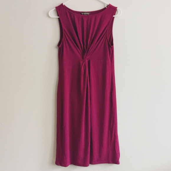 Tommy Bahama Dresses & Skirts - Chic Tommy Bahama fuschia sleeveless twist dress